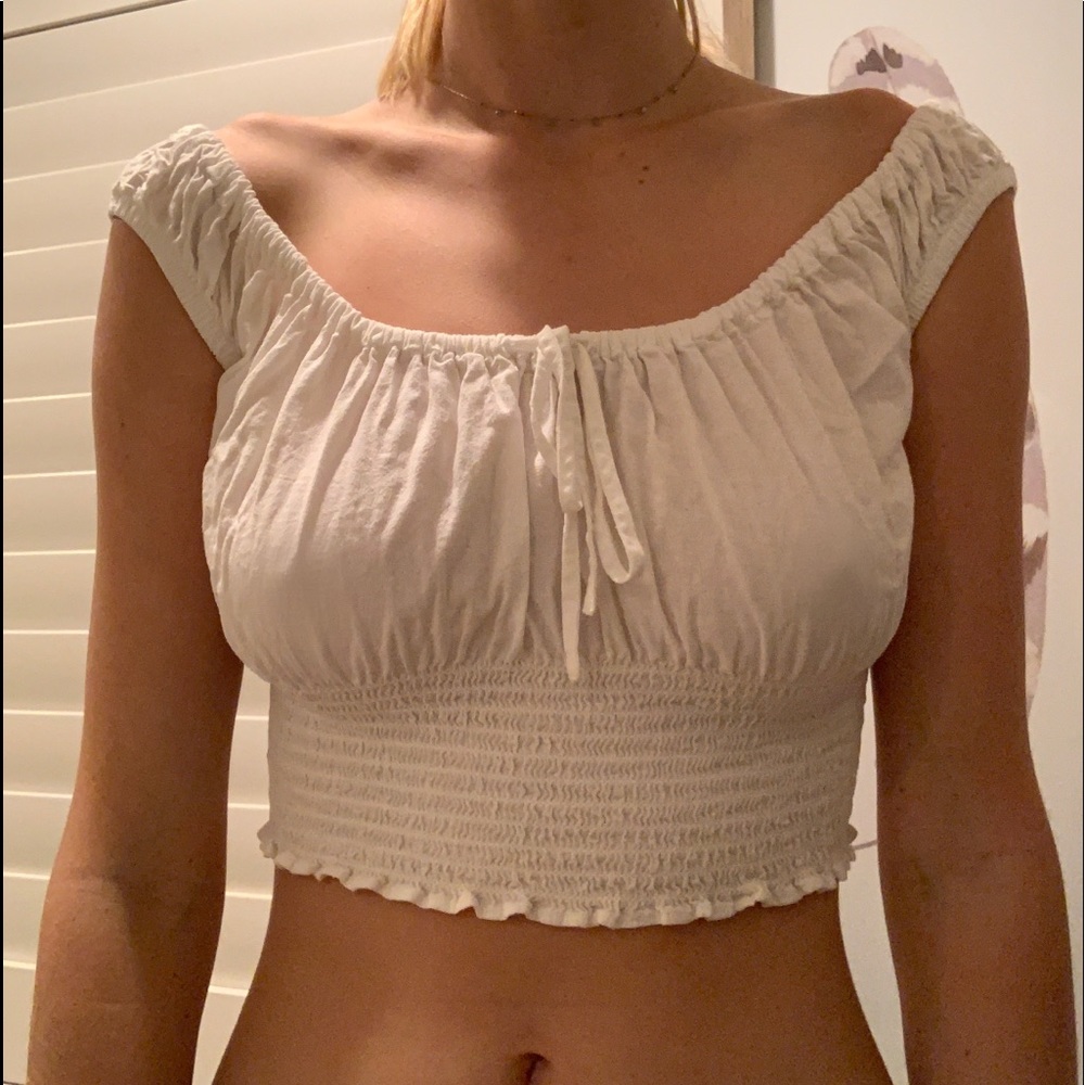 White cap sleeve/off the shoulder top